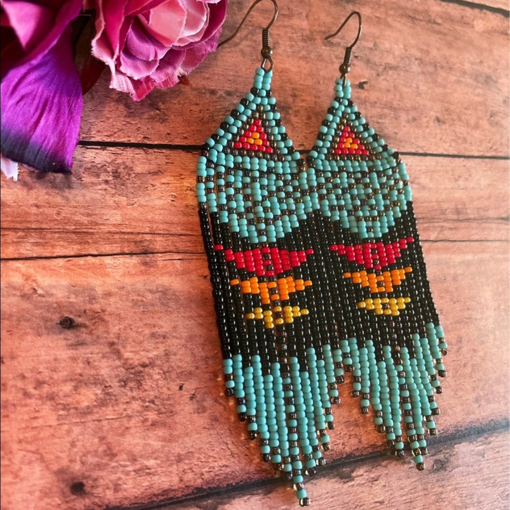 Turquoise beaded earring - Picture 3 of 5